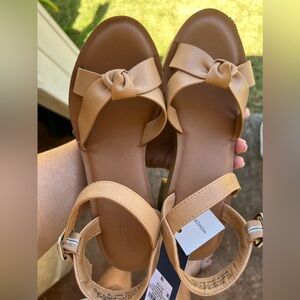 NWT Target Women's Valerie Platform
Heels - Universal Thread™ Tan 6.5
